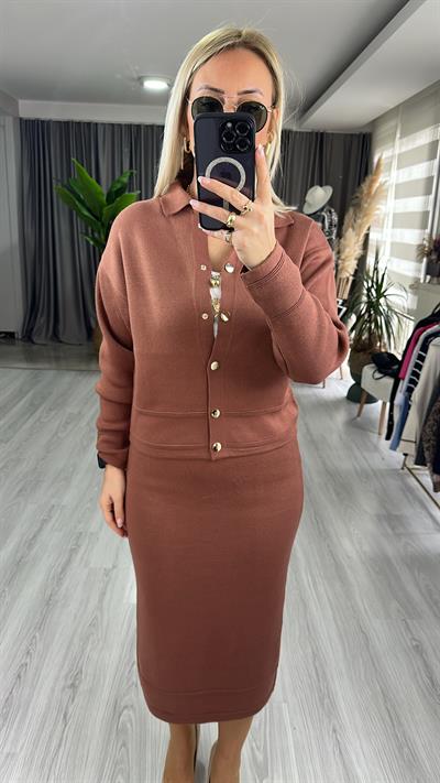 POLO YAKA, GOLD DÜĞMELİ, İKİLİ TAKIM / ÇİKOLATA