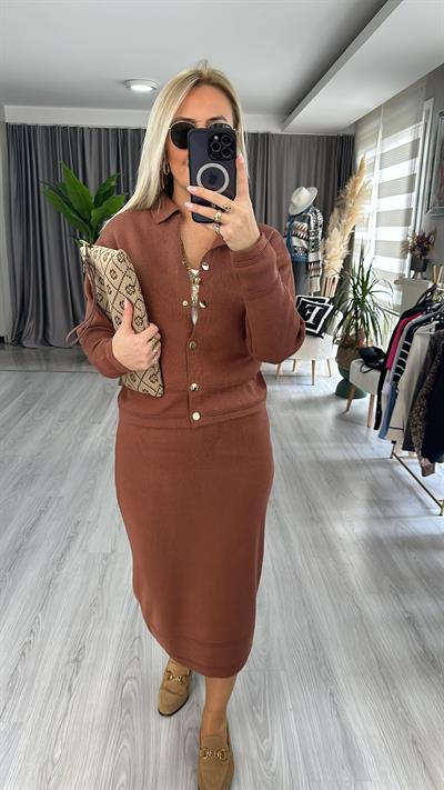 POLO YAKA, GOLD DÜĞMELİ, İKİLİ TAKIM / ÇİKOLATA