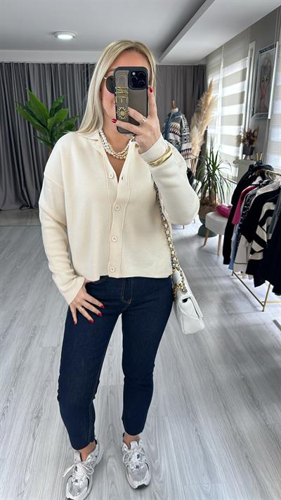 POLO YAKA KREM TRİKO HIRKA