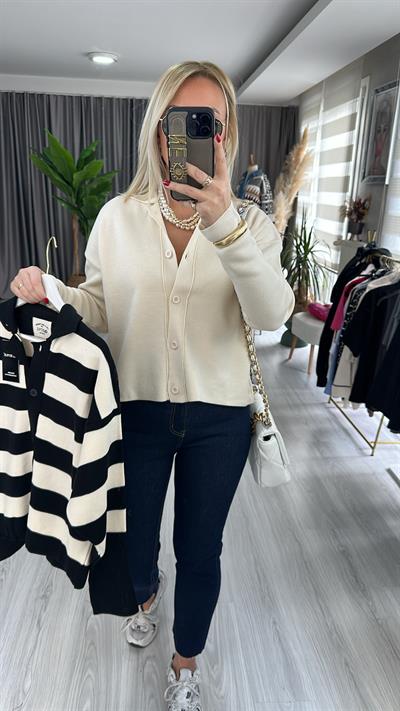 POLO YAKA KREM TRİKO HIRKA