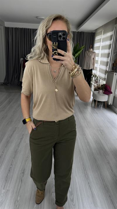 POLO YAKA, YAKASI LACİVERT ŞERİTLİ BEJ MERSERİZE TRİKO