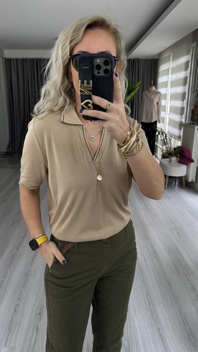 POLO YAKA, YAKASI LACİVERT ŞERİTLİ BEJ MERSERİZE TRİKO