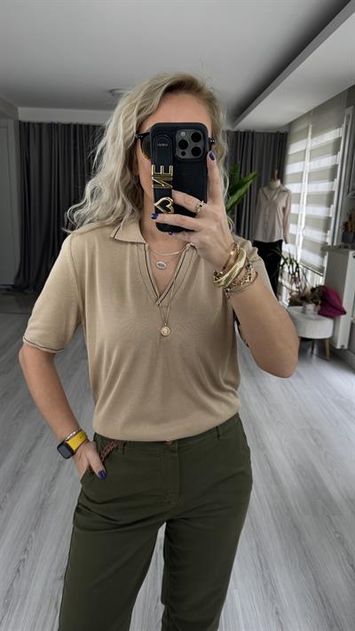 POLO YAKA, YAKASI LACİVERT ŞERİTLİ BEJ MERSERİZE TRİKO
