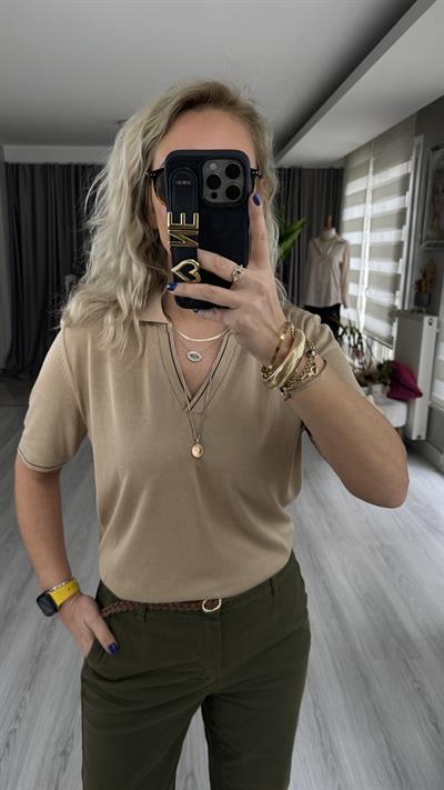 POLO YAKA, YAKASI LACİVERT ŞERİTLİ BEJ MERSERİZE TRİKO