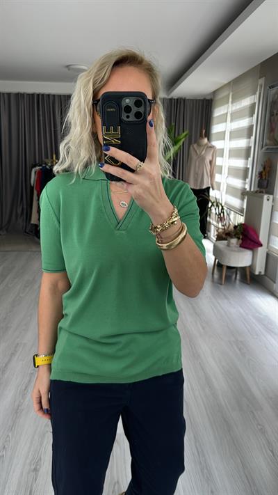 POLO YAKA, YAKASI LACİVERT ŞERİTLİ YEŞİL MERSERİZE TRİKO