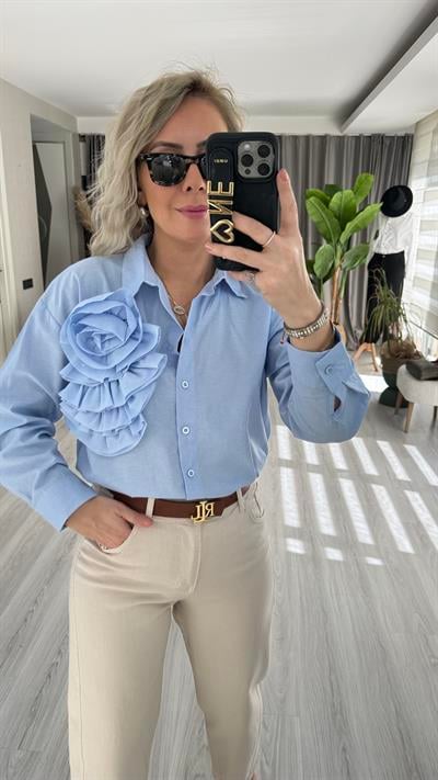 PREMİUM SERİ GÜL BROŞLU BUZ MAVİSİ GÖMLEK