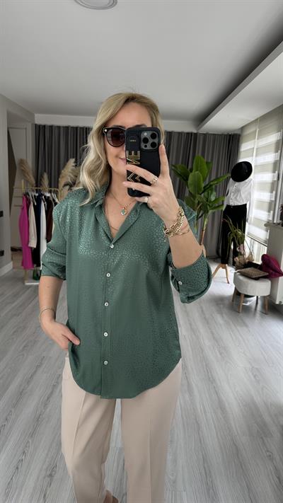 PREMİUM SERİ KENDİNDEN DESENLİ ZÜMRÜT YEŞİLİ GÖMLEK