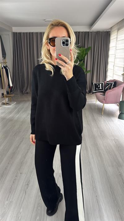 Premium Yanları Ekru Şeritli Siyah Triko Takım