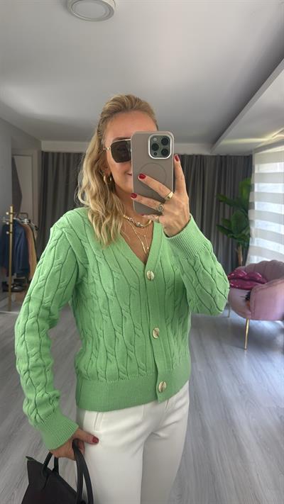 Saç Örgü Üç Düğme Fıstık Yeşili Triko Hırka