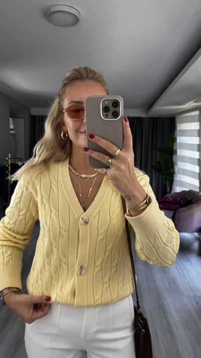 Saç Örgü Üç Düğme Sarı Triko Hırka