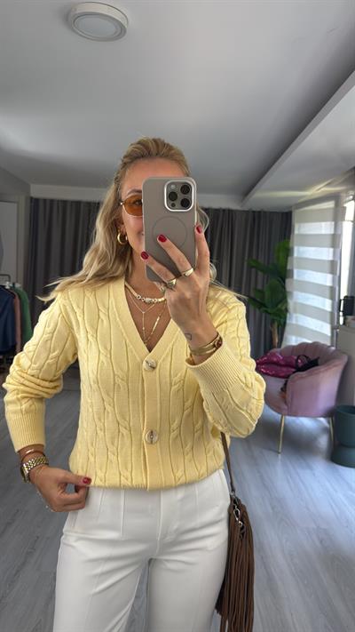 Saç Örgü Üç Düğme Sarı Triko Hırka