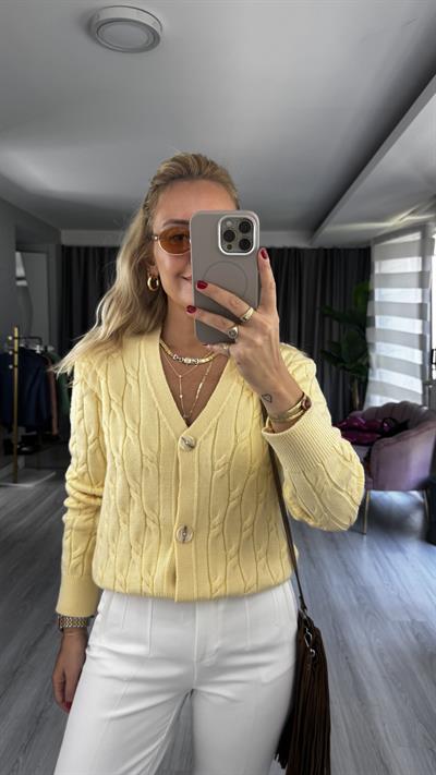 Saç Örgü Üç Düğme Sarı Triko Hırka