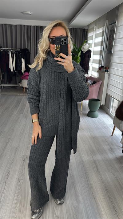 Saç Örgülü Atkılı Antrasit Triko Takım