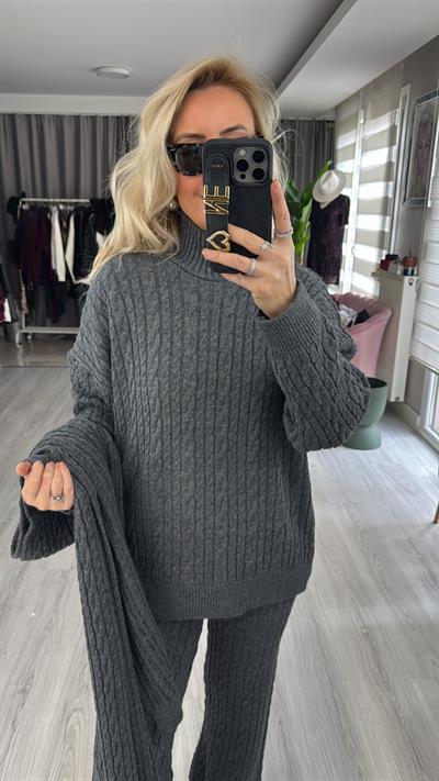 Saç Örgülü Atkılı Antrasit Triko Takım