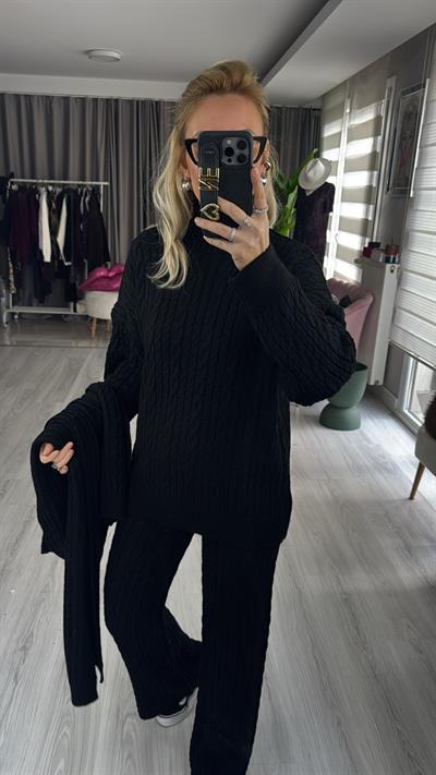 Saç Örgülü Atkılı Siyah Triko Takım