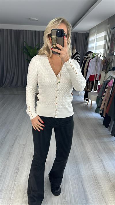 SAÇ ÖRGÜLÜ DÜĞMELİ EKRU V YAKA TRİKO HIRKA