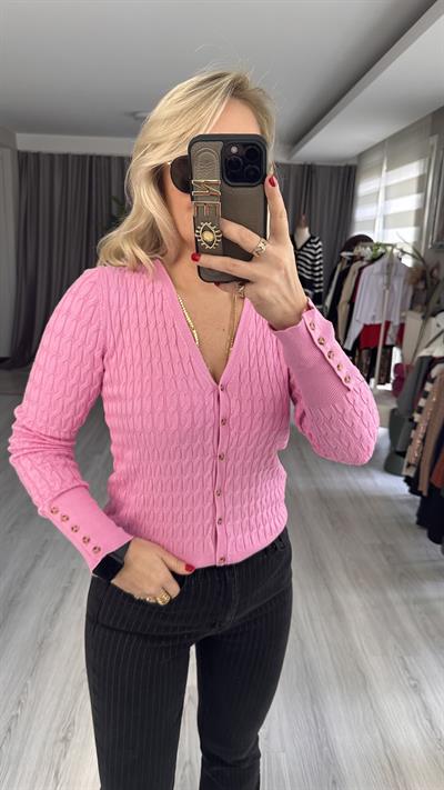 SAÇ ÖRGÜLÜ DÜĞMELİ PEMBE V YAKA TRİKO HIRKA