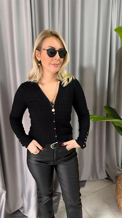 SAÇ ÖRGÜLÜ DÜĞMELİ SİYAH V YAKA TRİKO HIRKA