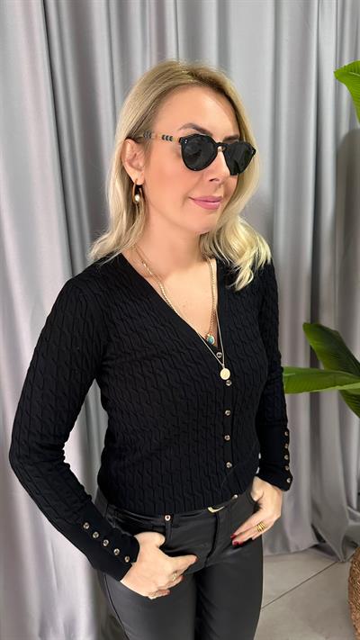 SAÇ ÖRGÜLÜ DÜĞMELİ SİYAH V YAKA TRİKO HIRKA