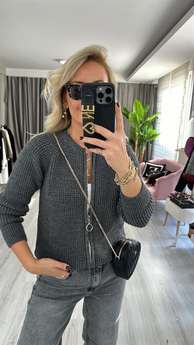 Saç Örgülü Fermuarlı Füme Triko Hırka