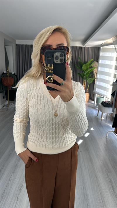 Saç Örgülü V Yaka Ekru Triko