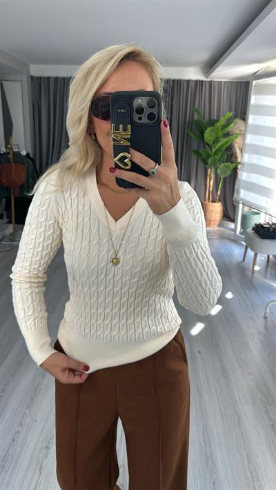 Saç Örgülü V Yaka Ekru Triko