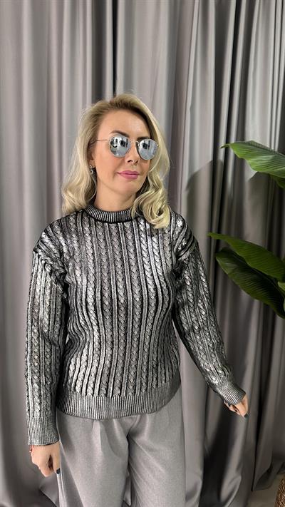 SAÇ ÖRGÜLÜ VARAK BASKILI SİYAH TRİKO