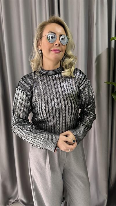 SAÇ ÖRGÜLÜ VARAK BASKILI SİYAH TRİKO