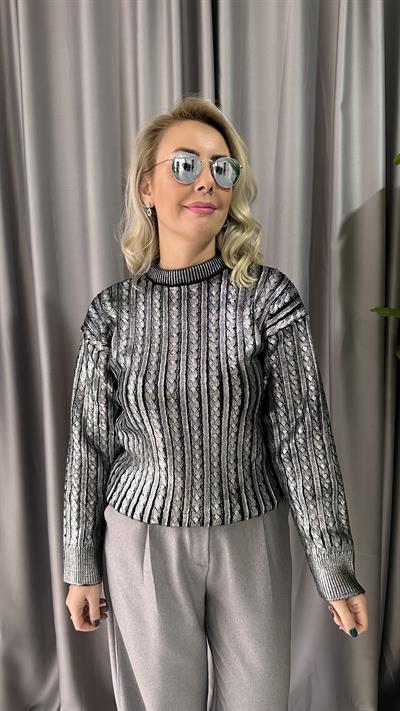 SAÇ ÖRGÜLÜ VARAK BASKILI SİYAH TRİKO