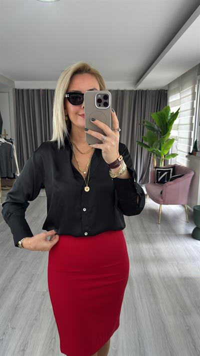 Sedef Düğmeli Siyah Saten Gömlek