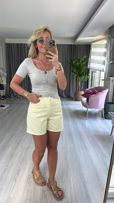 Şehir Boy Sarı Jean Şort