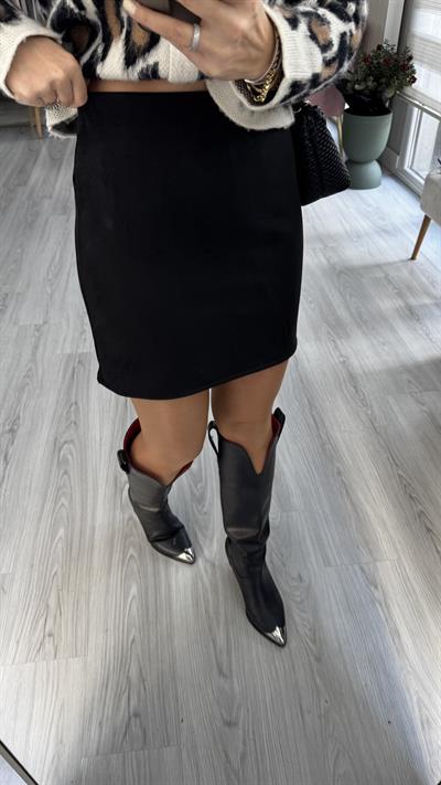 Şehir Boy Siyah Süet Etek