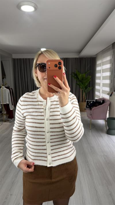 Silver Düğmeli Ekru Bej Yumoş Triko Hırka