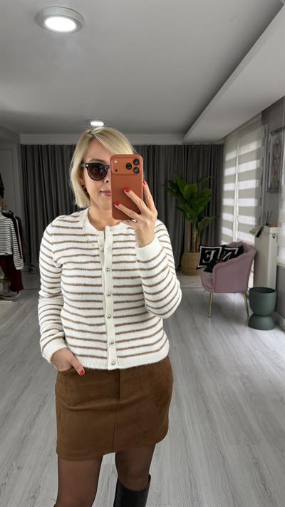 Silver Düğmeli Ekru Bej Yumoş Triko Hırka