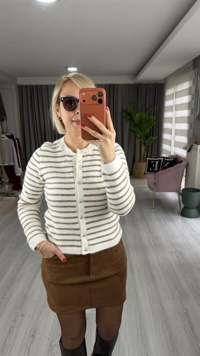 Silver Düğmeli Ekru Bej Yumoş Triko Hırka