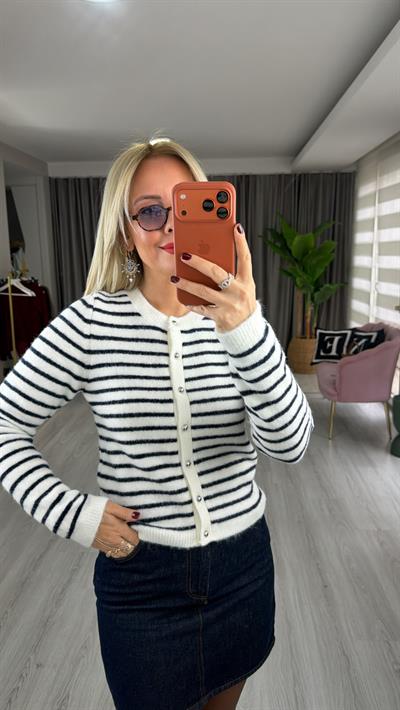 Silver Düğmeli Ekru Lacivert Yumoş Triko Hırka