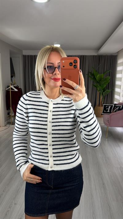 Silver Düğmeli Ekru Lacivert Yumoş Triko Hırka