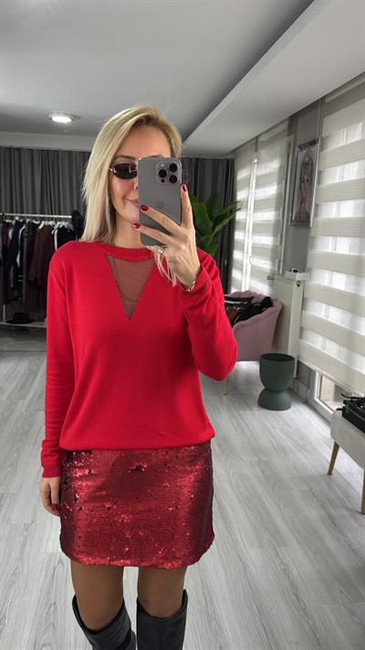 Simli Üçgen Yaka Kırmızı Triko