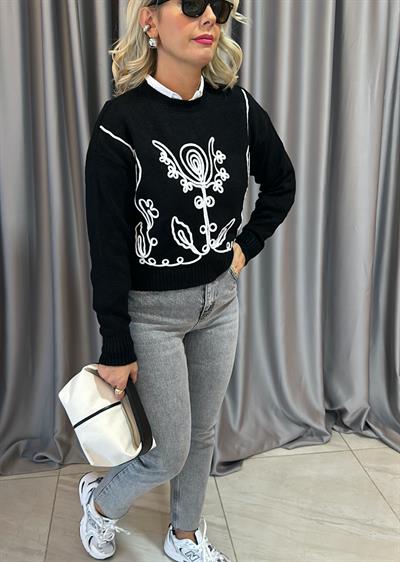 Siyah Bisiklet Yaka Nakış İşlemeli Kazak