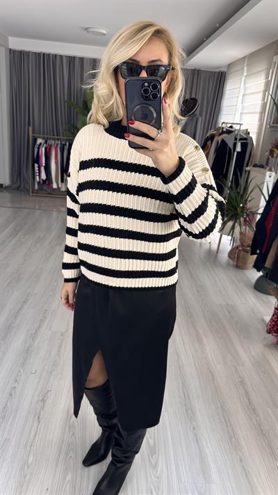 SİYAH ÇİZGİLİ EKRU TRİKO KAZAK