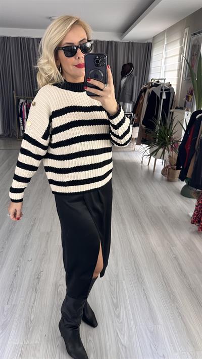 SİYAH ÇİZGİLİ EKRU TRİKO KAZAK