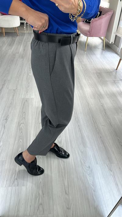 Siyah Kemerli Beli Lastikli Gri Pantolon