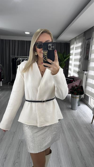 Siyah Kemerli Kruvaze Yaka Ekru Triko Hırka