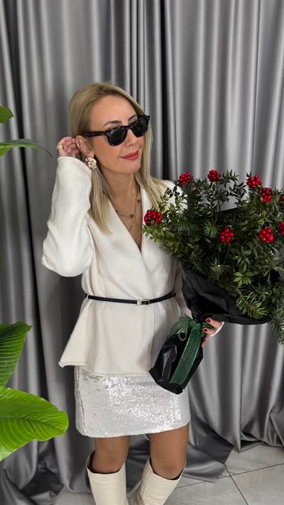 Siyah Kemerli Kruvaze Yaka Ekru Triko Hırka