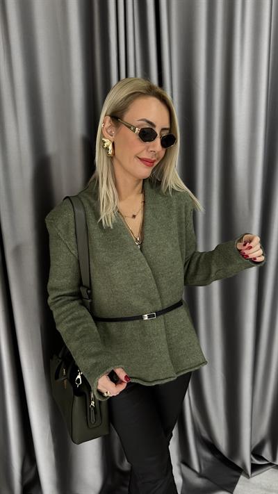 Siyah Kemerli Kruvaze Yaka Yeşil Triko Hırka