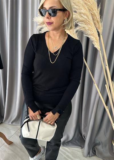 Siyah V Yaka Kolu Yırtmaçlı Triko 