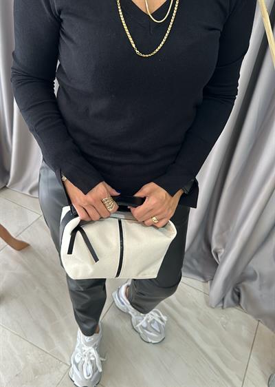 Siyah V Yaka Kolu Yırtmaçlı Triko 