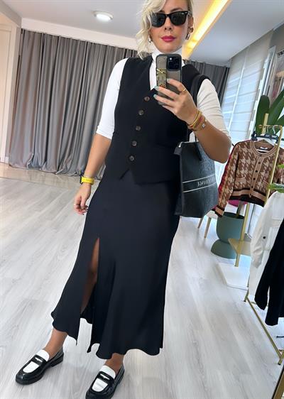 Siyah Yırtmaçlı Saten Etek