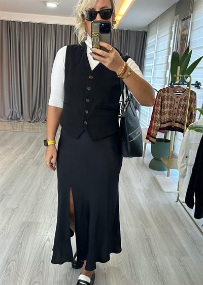 Siyah Yırtmaçlı Saten Etek