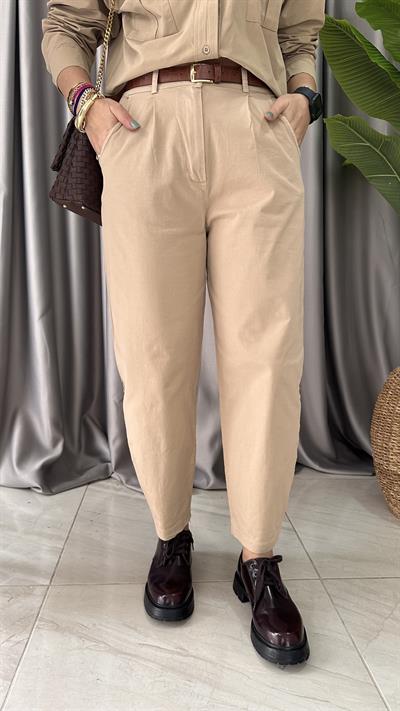 TABA KEMERLİ, LİKRALI GABARDİN KUMAŞ, BEJ PANTOLON